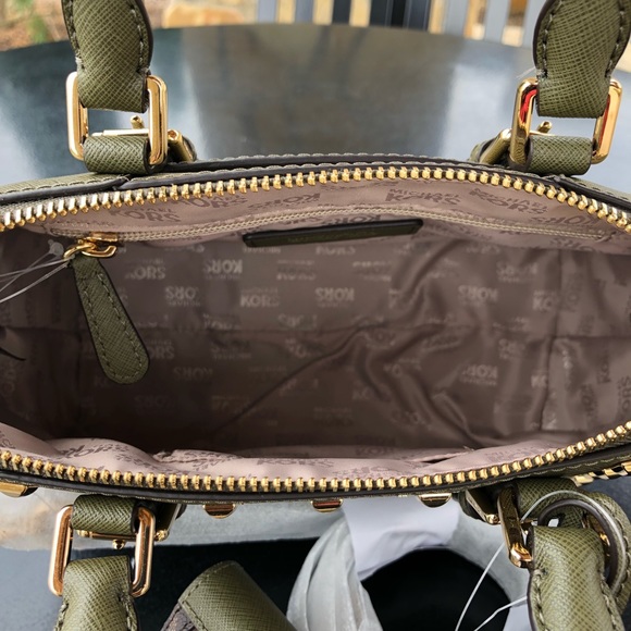 Michael Kors Ciara Med Messenger + Card Key Holder - Picture 5 of 8